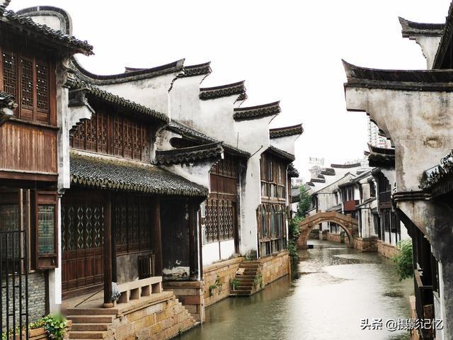 冯绍峰新剧《星河长明》开播，他在剧中饰演的是个怎样的角色？游戏画面